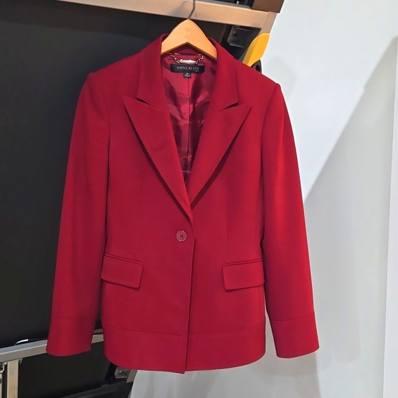 Anne Klein Jackets & Blazers - Anne Klein classic blazer, suit jacket, cherry red, front pockets, size 4P